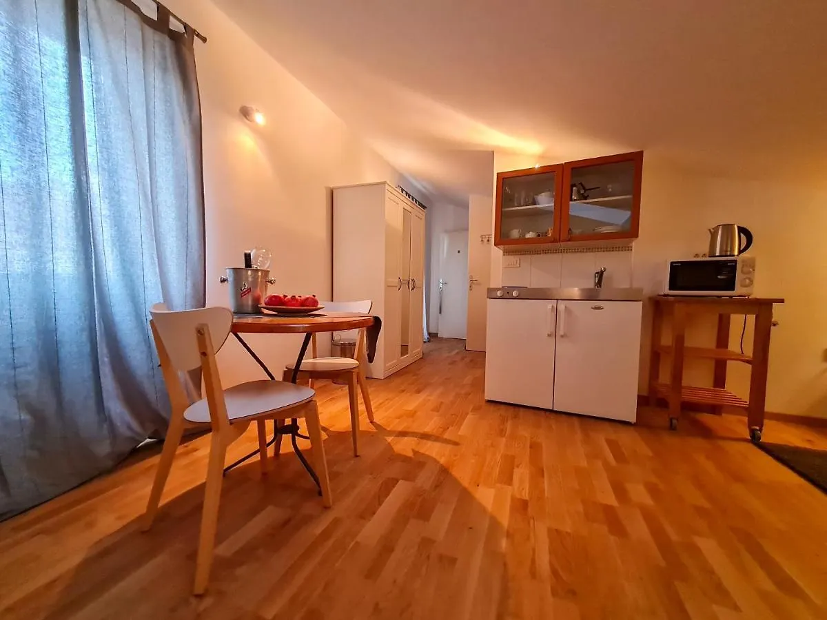Old Town Apartments Rovinj 0*,