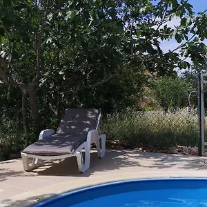 chillout-apartments-with-pool-patricia.pula-hotels.org/